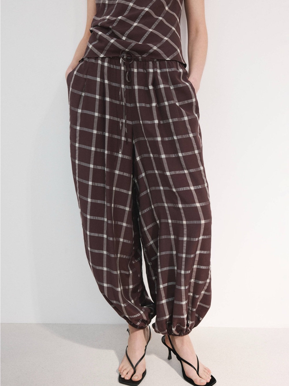 NWT (size small) MANGO MID-RISE BAGGY PANTS - Picture 3 of 12